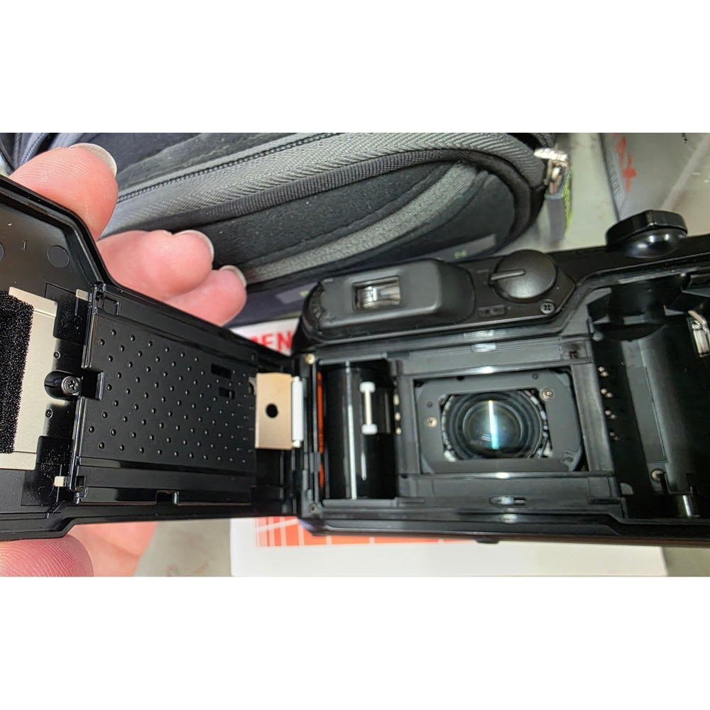 Pentax IQZoom 200 35mm Film Camera with Travel Case, Manual and Kodak Film - Picture 4 of 9